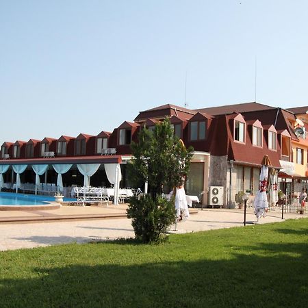 Hotel Complex Racic à Voyvodinovo Extérieur photo