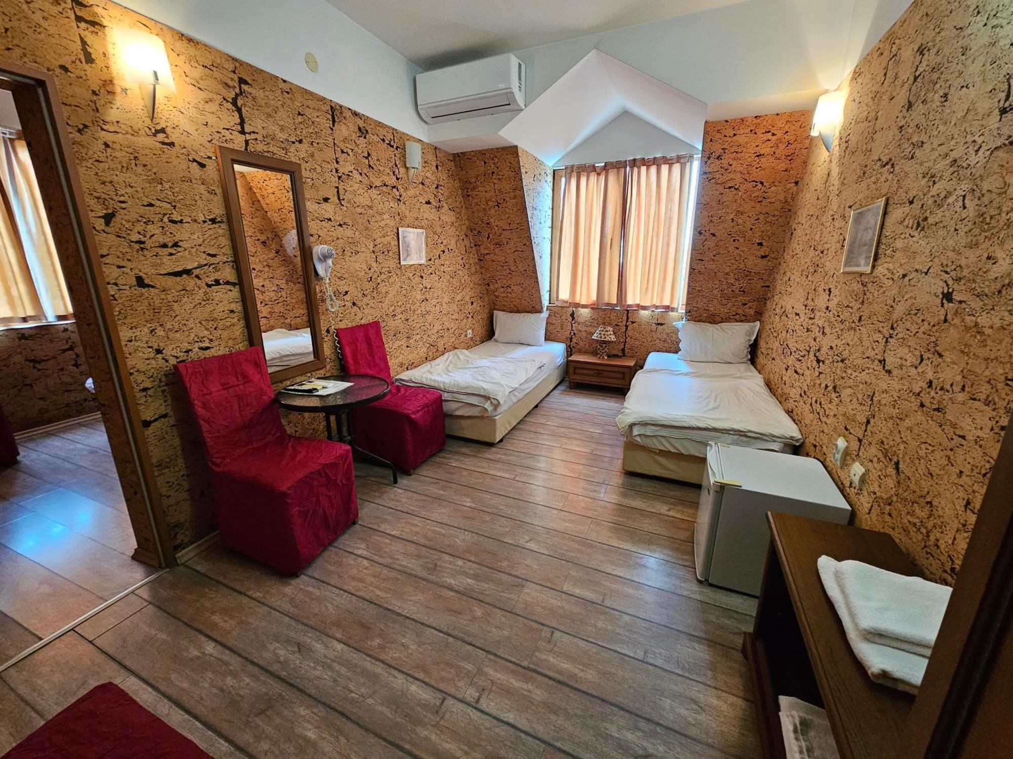 Hotel Complex Racic à Voyvodinovo Extérieur photo