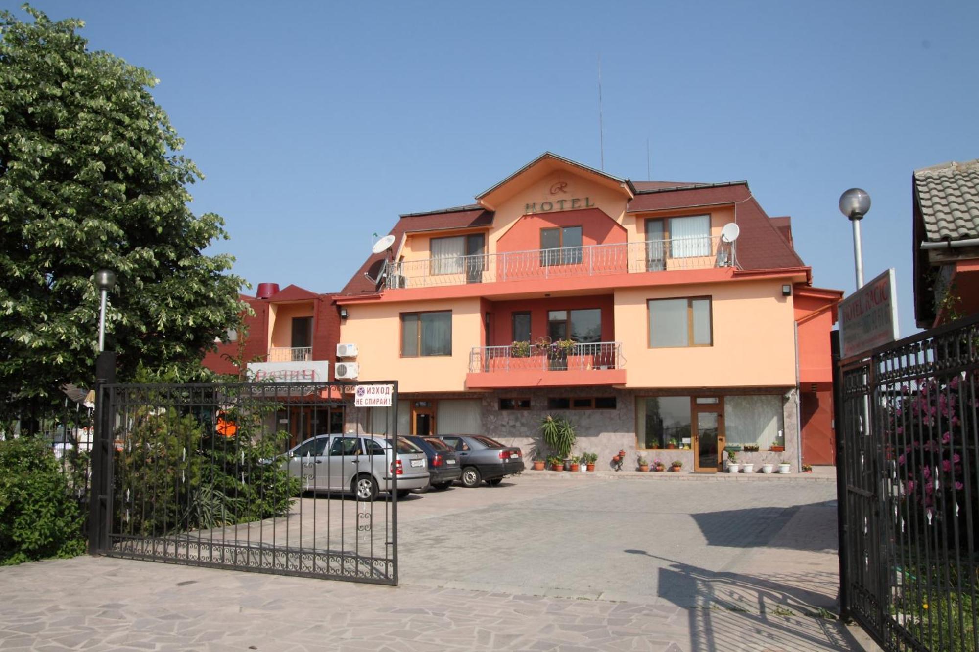 Hotel Complex Racic à Voyvodinovo Extérieur photo