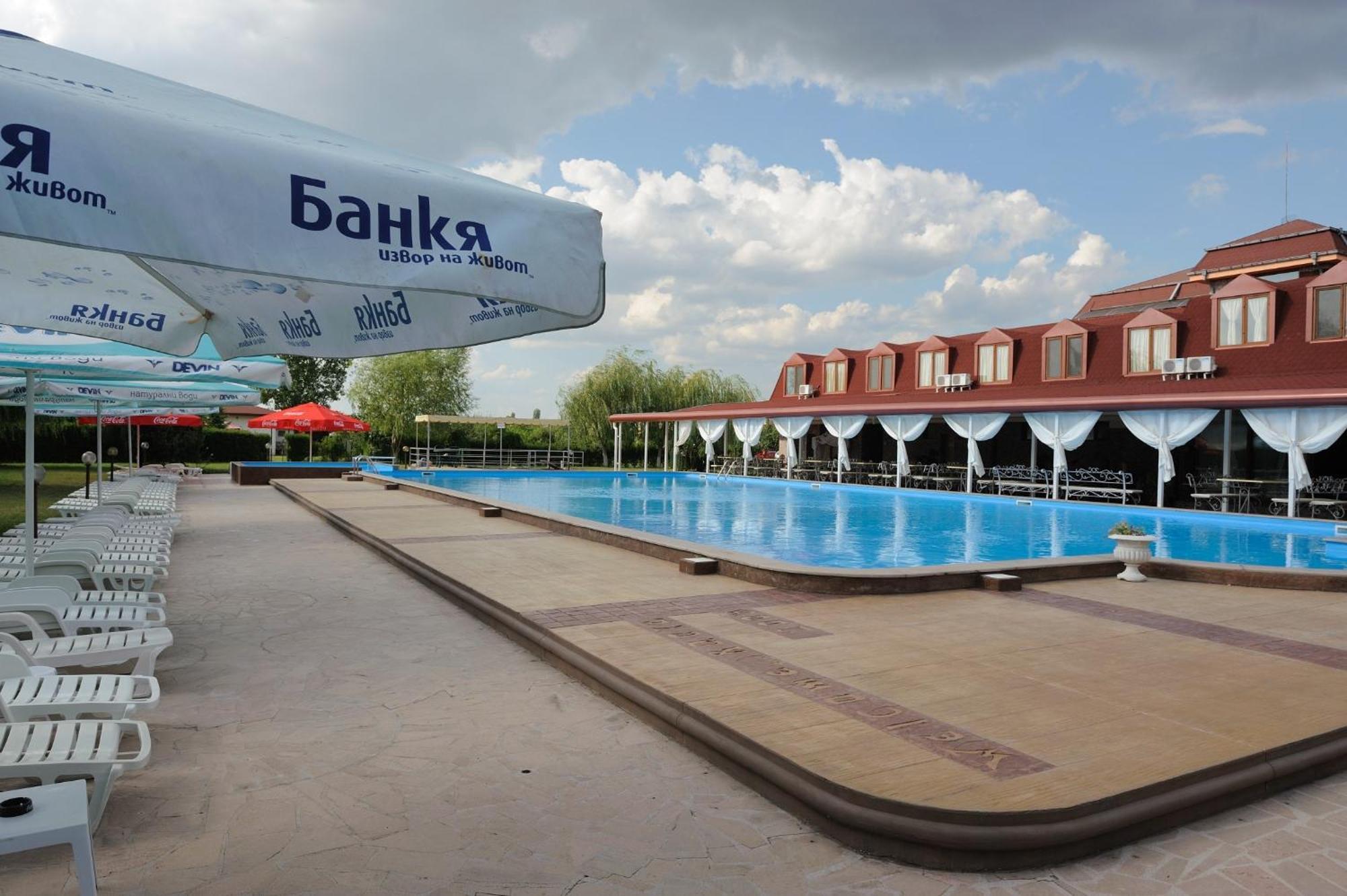 Hotel Complex Racic à Voyvodinovo Extérieur photo
