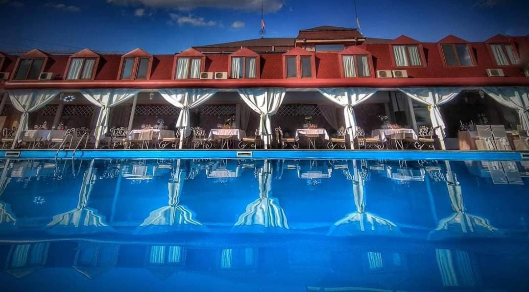 Hotel Complex Racic à Voyvodinovo Extérieur photo