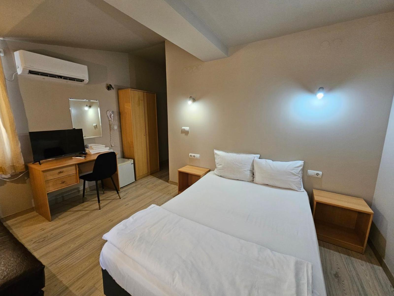 Hotel Complex Racic à Voyvodinovo Extérieur photo