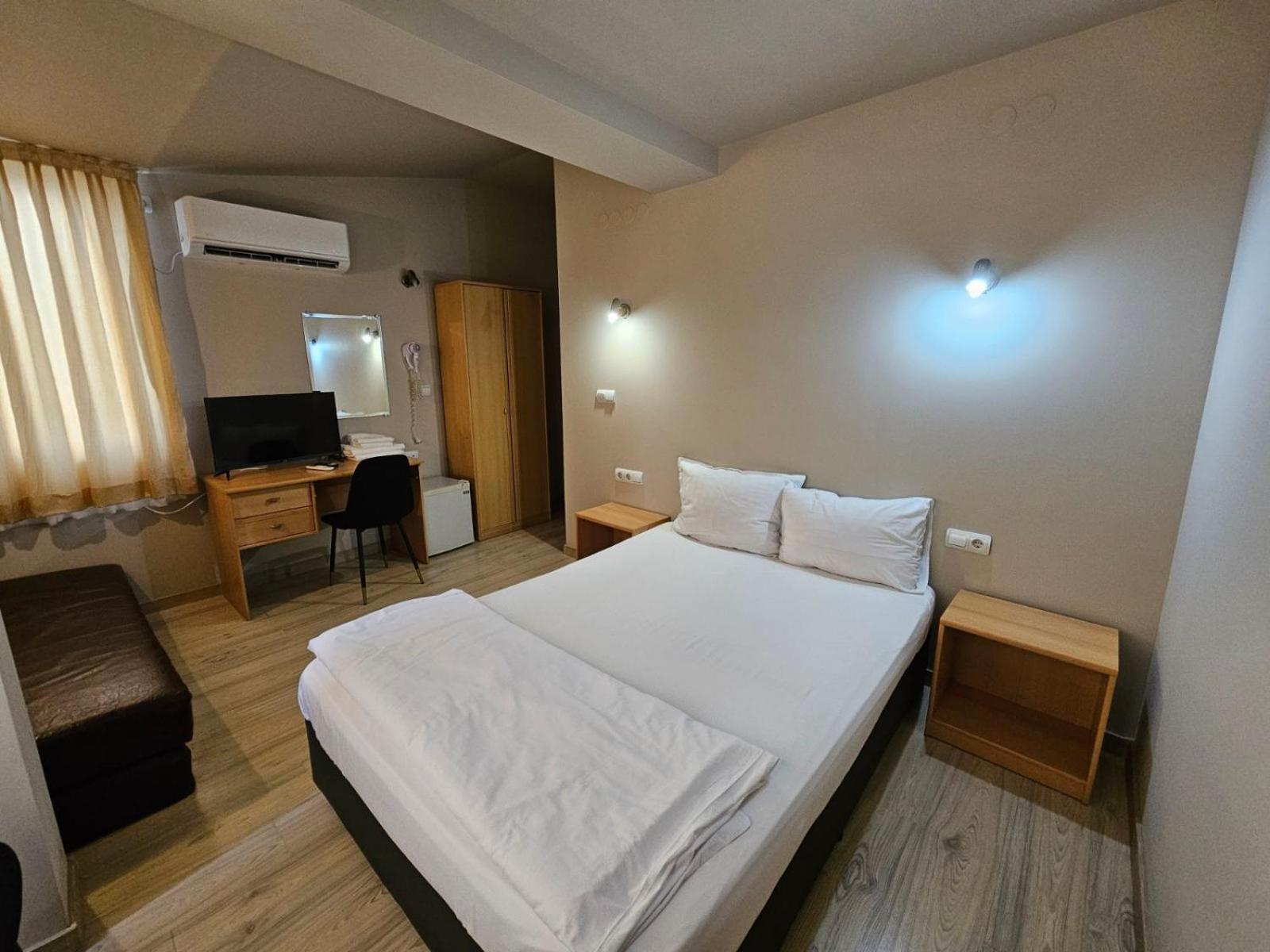Hotel Complex Racic à Voyvodinovo Extérieur photo