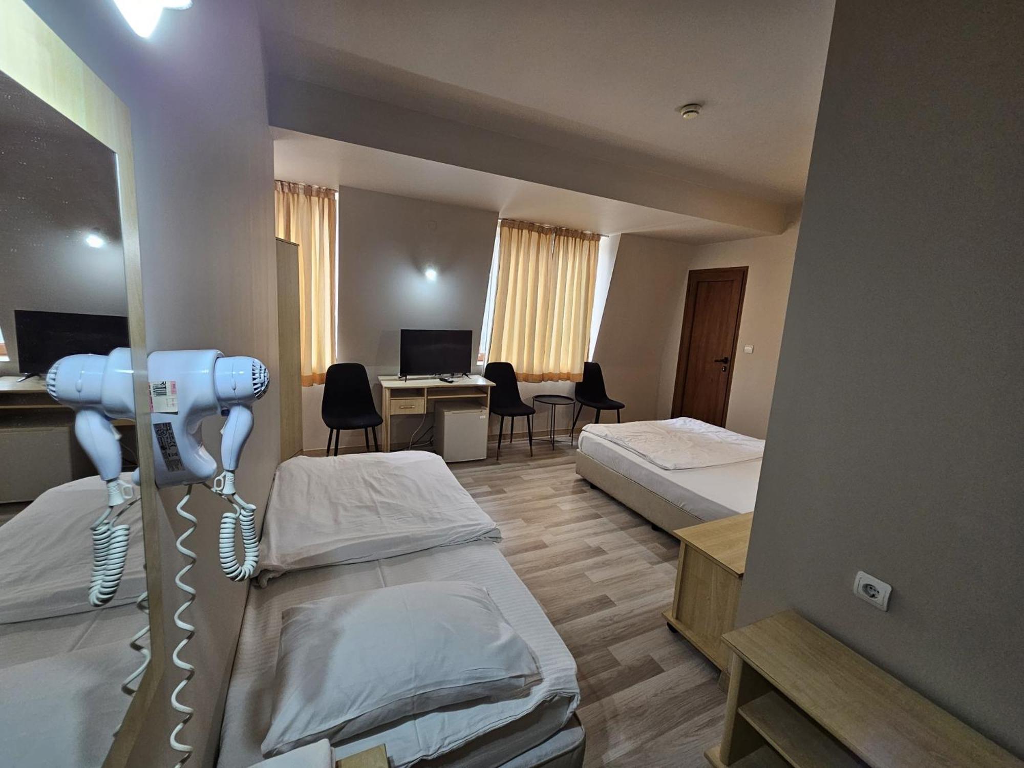 Hotel Complex Racic à Voyvodinovo Extérieur photo