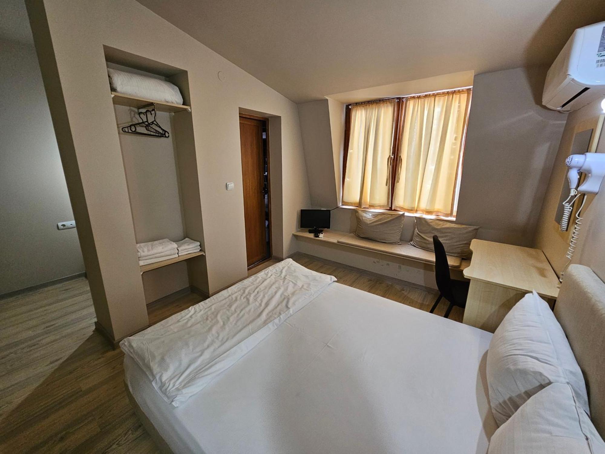 Hotel Complex Racic à Voyvodinovo Extérieur photo
