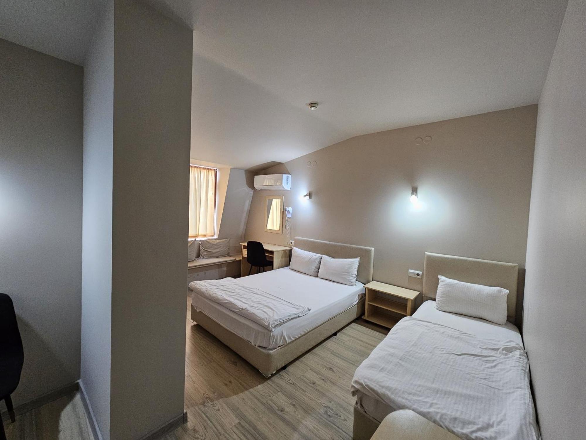 Hotel Complex Racic à Voyvodinovo Extérieur photo