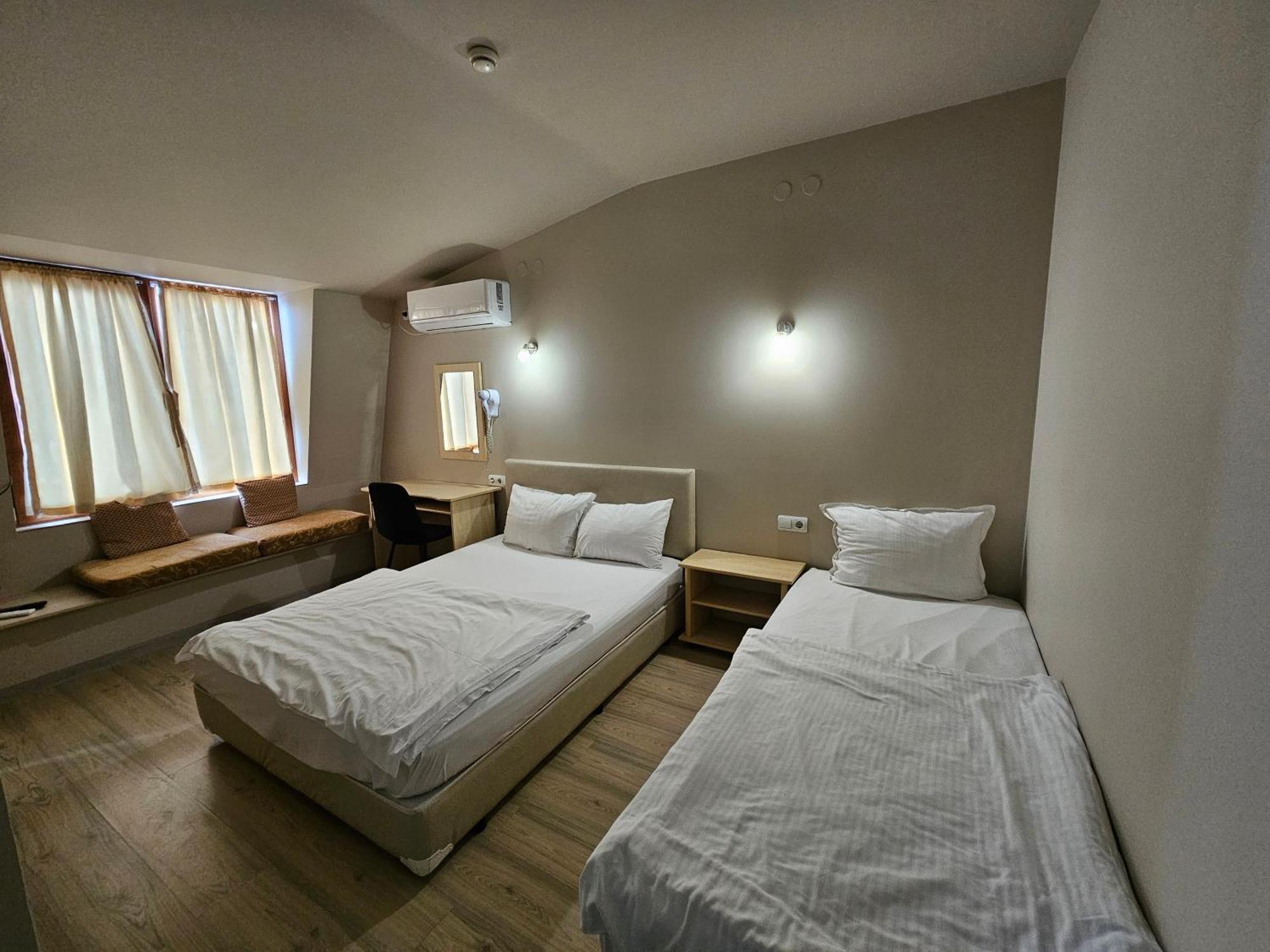 Hotel Complex Racic à Voyvodinovo Extérieur photo