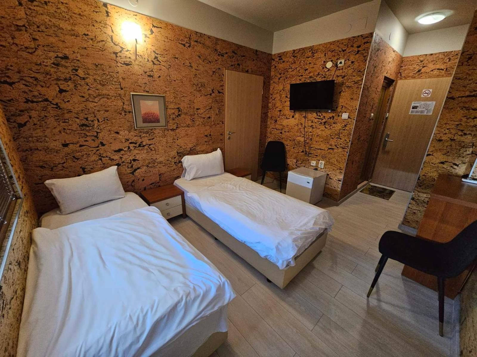 Hotel Complex Racic à Voyvodinovo Extérieur photo