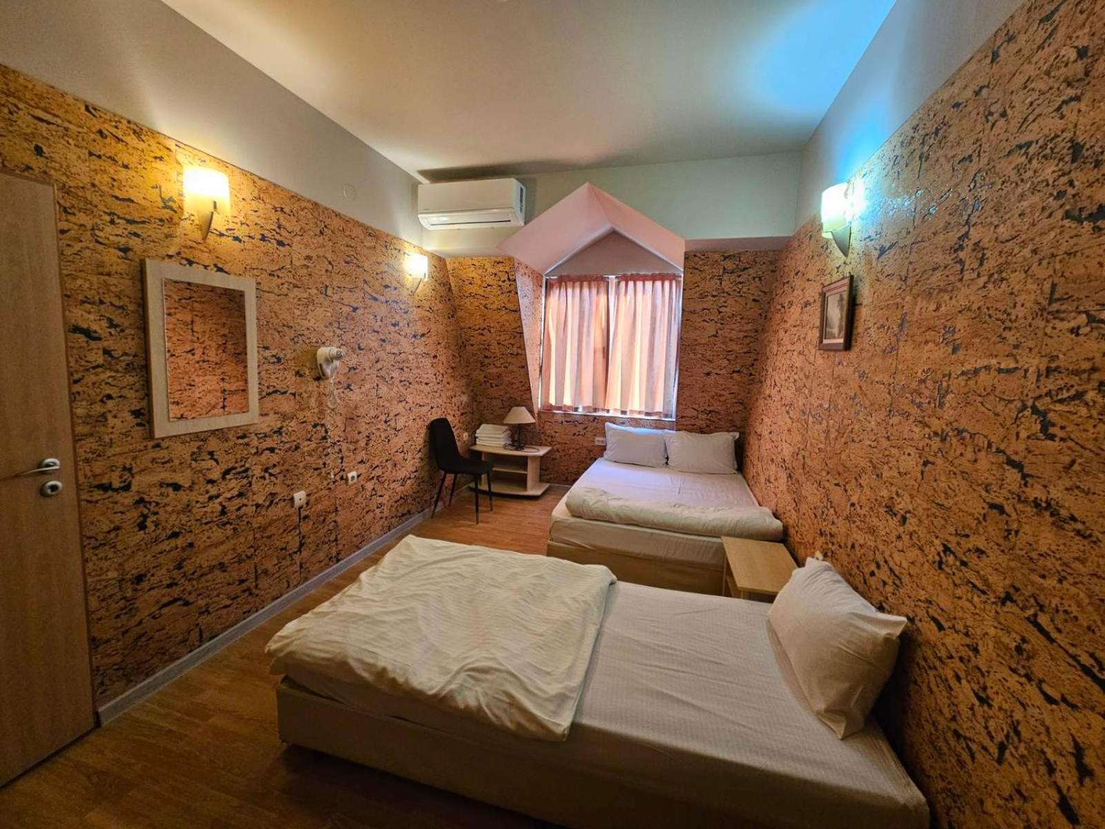 Hotel Complex Racic à Voyvodinovo Extérieur photo