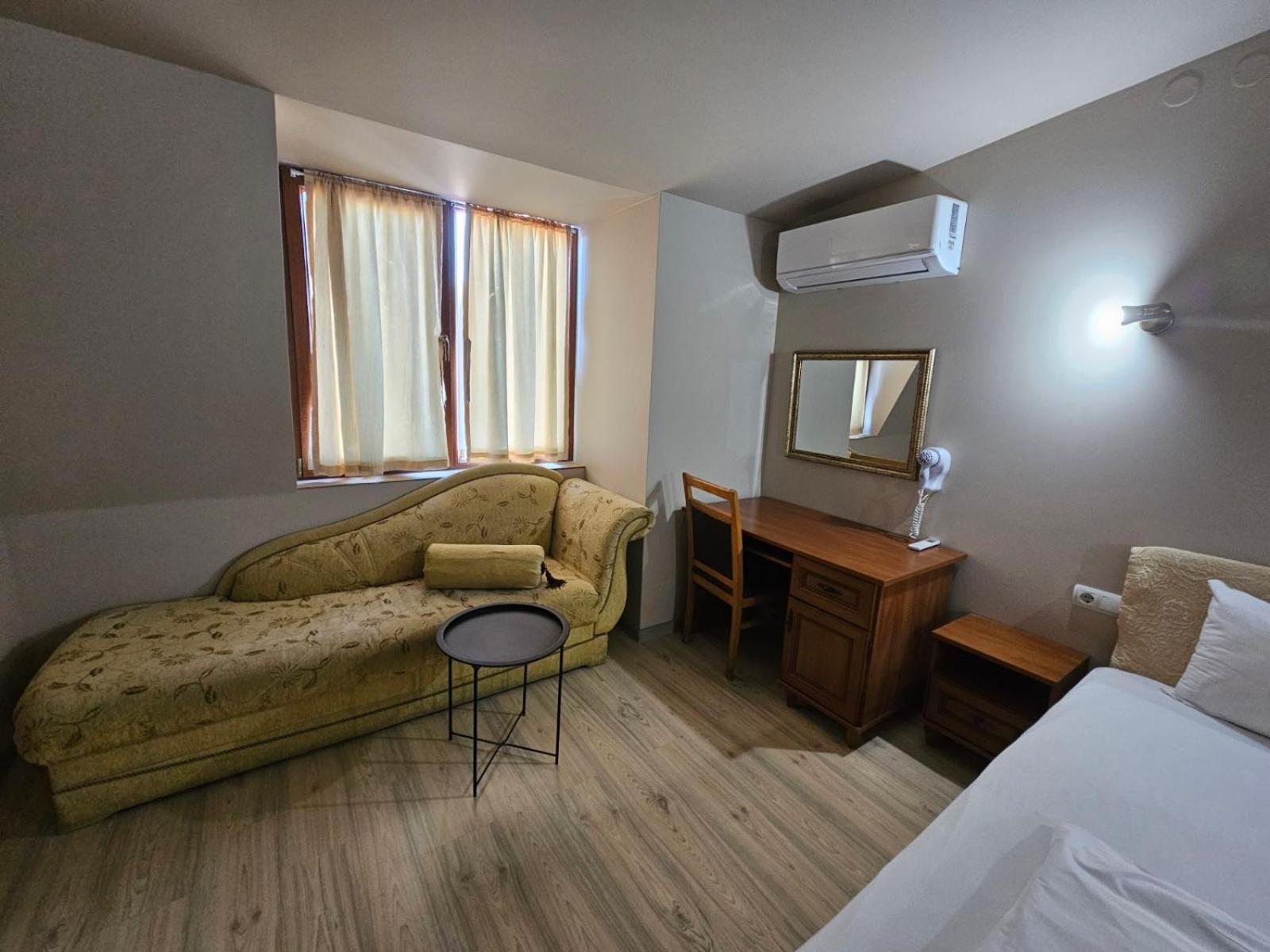 Hotel Complex Racic à Voyvodinovo Extérieur photo