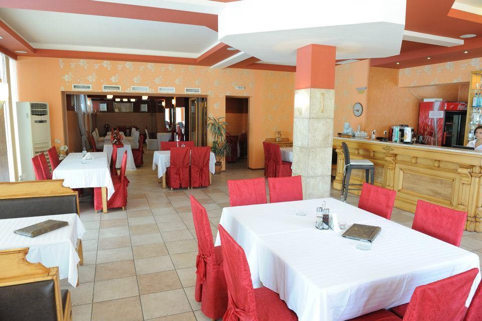 Hotel Complex Racic à Voyvodinovo Extérieur photo