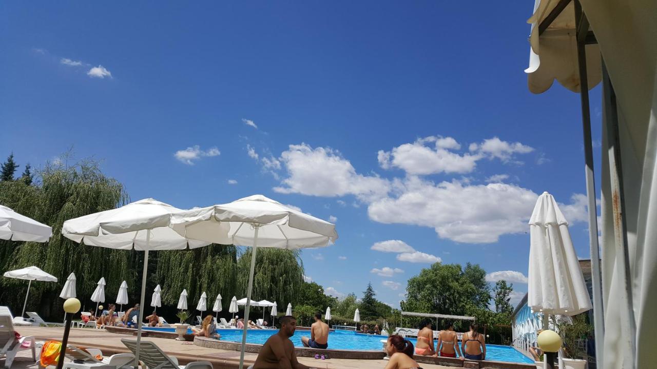 Hotel Complex Racic à Voyvodinovo Extérieur photo